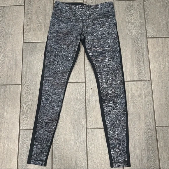 LULULEMON SPECIAL EDITION 3D MOSAIC PRINT WUNDER UNDER Size 8 - Picture 2 of 4